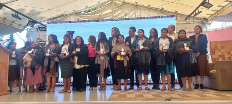Unilever México y Enactus empoderan a mujeres artesanas en Tlamacazapa, Guerrero / Por Rosalba Amezcua Unilever México y Enactus empoderan a mujeres artesanas en Tlamacazapa, Guerrero / Por Rosalba Amezcua