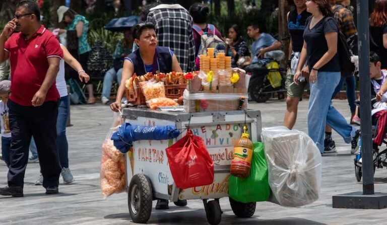 Ante la pobre creación de empleos con prestaciones, sin freno la informalidad en México / Por Alejandro Durán