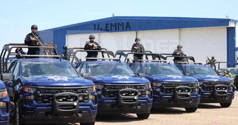 Fortalecen seguridad en Sinaloa; entregan 100 patrullas