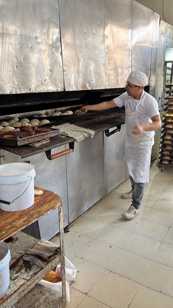 Prevén derrama económica por mil millones de pesos por venta de pan de muerto / Por Alicia Valverde