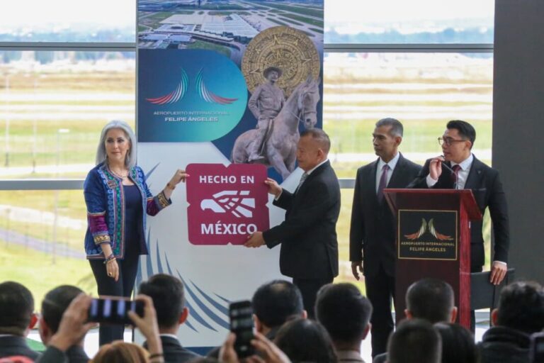 Entregan distintivo Hecho en México con fines publicitarios a transportistas