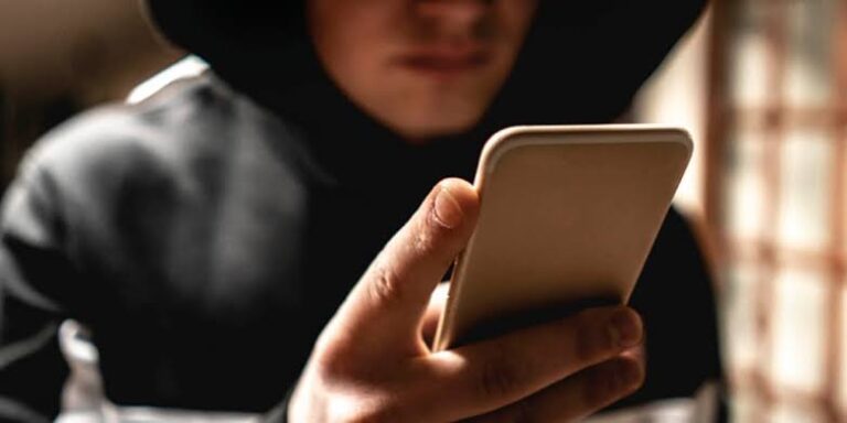 Obtiene FGE de QRoo vinculación para dos hombres por delito de extorsión