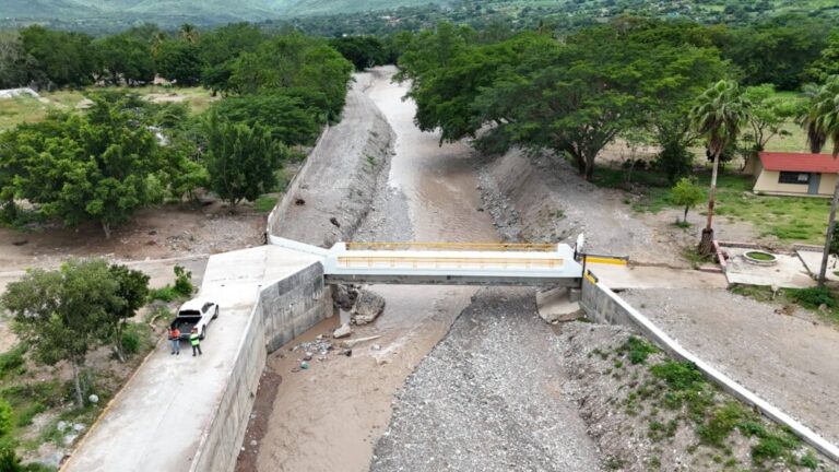 Avanza rehabilitación de puentes afectados por huracanes en Guerrero