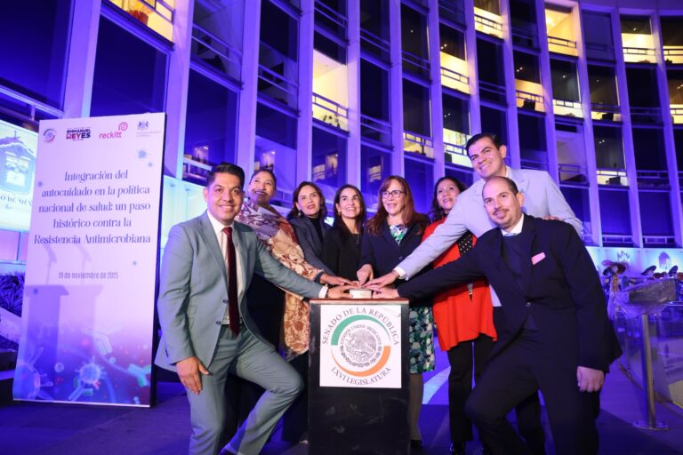 Presenta Senado iniciativa para combatir resistencia antimicrobiana en México, causa de miles de muertes al año en el país