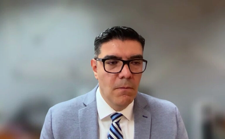 Incertidumbre derrumbó industria de camiones pesados en México durante 2025