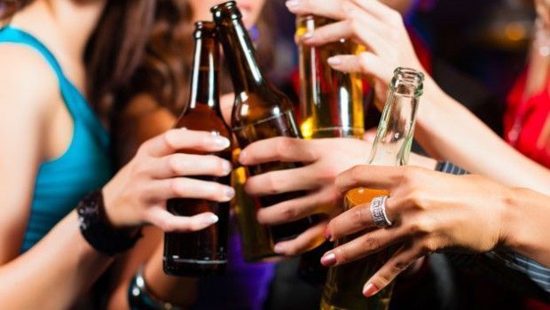 Consumo de alcohol está aumentando en mujeres