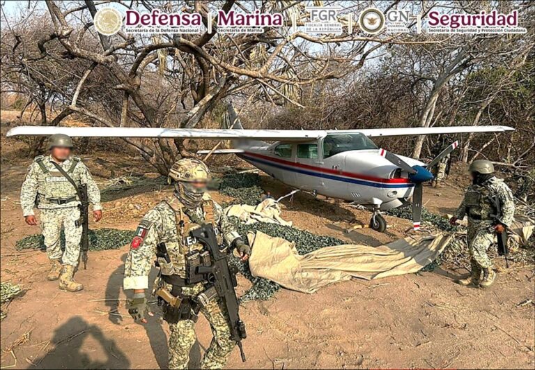 En Oaxaca, aseguran avioneta y más de media tonelada de cocaína