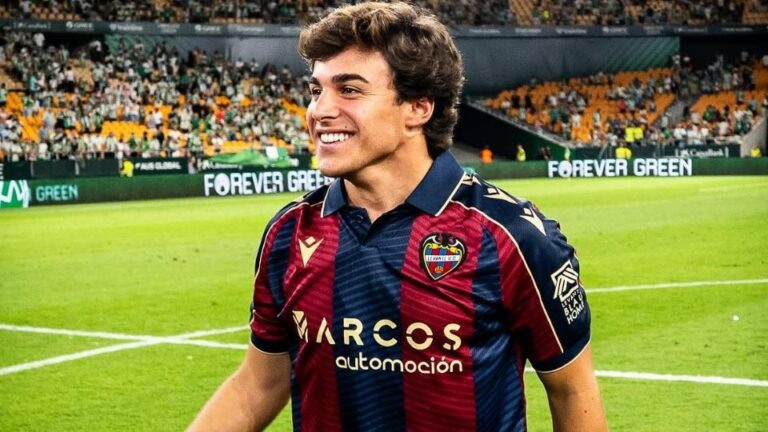 Club América auncia la contratación del español Carlos  Álvarez