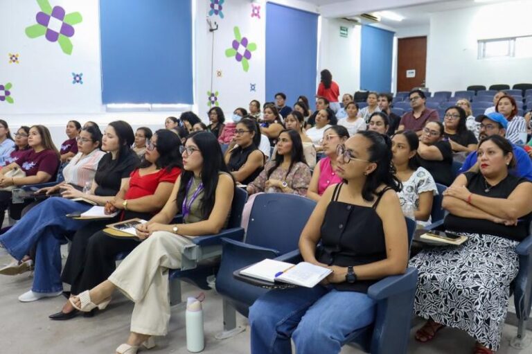 Fomentan conocimientos de servidores públicos yucatecos para la atención de personas autistas en